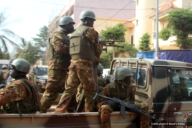 Article : Etat d&rsquo;urgence à la malienne: entre rire et colère